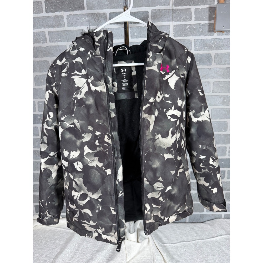 Under Armour Girls Puffer Jacket Gray Floral Camo Faux Fur Hood Medium pre-loved - Picture 2 of 5